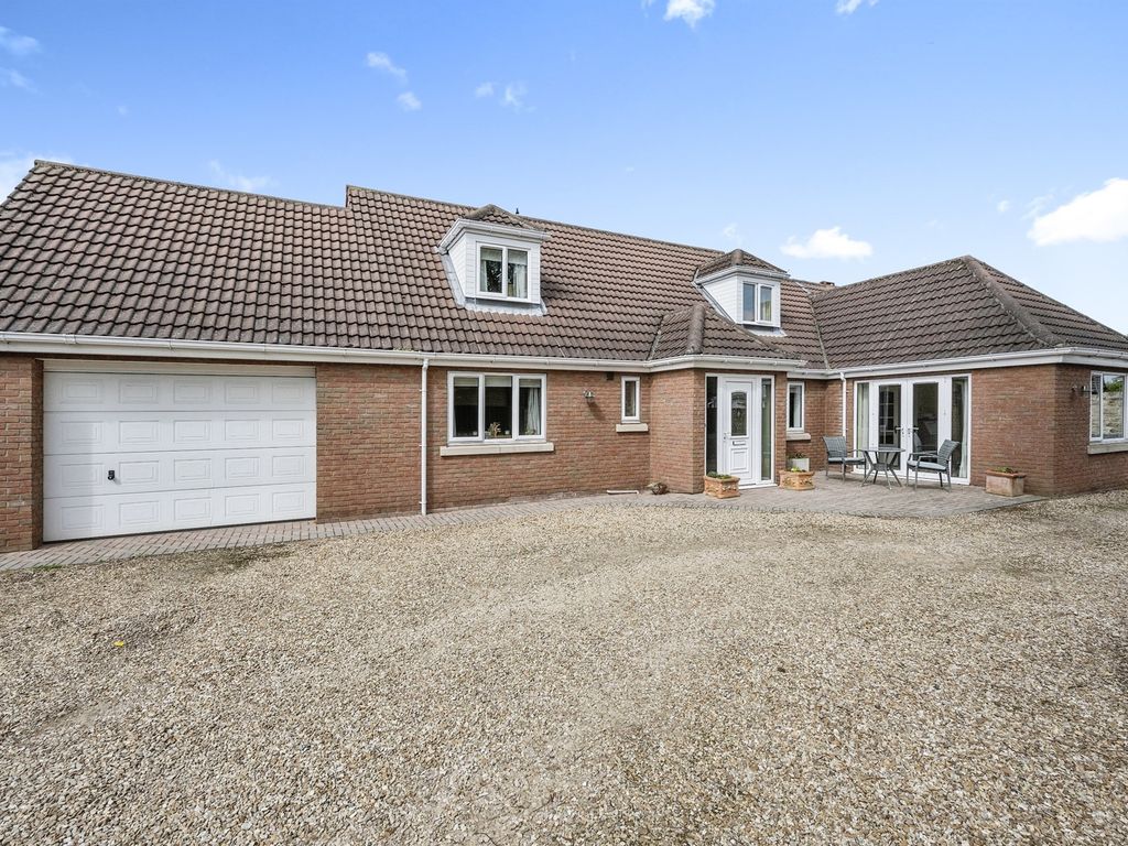3 bed detached house for sale in Main Street, Auckley, Doncaster DN9