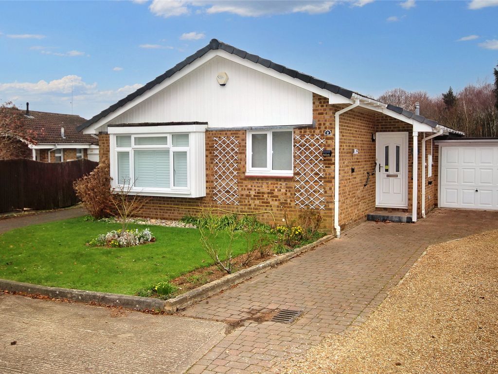 2 bed bungalow for sale in Goldsworth Park, Woking, Surrey GU21 Zoopla