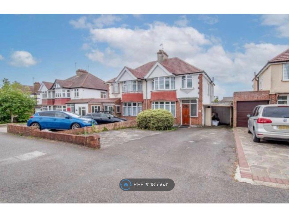 3 bed semidetached house to rent in Pinner Road, Northwood HA6, £2,200