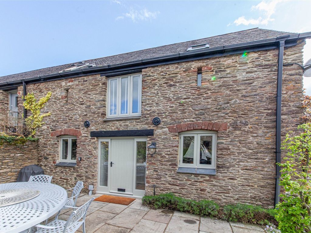 3 bed barn conversion for sale in Manor Court, Stoke Fleming, Dartmouth
