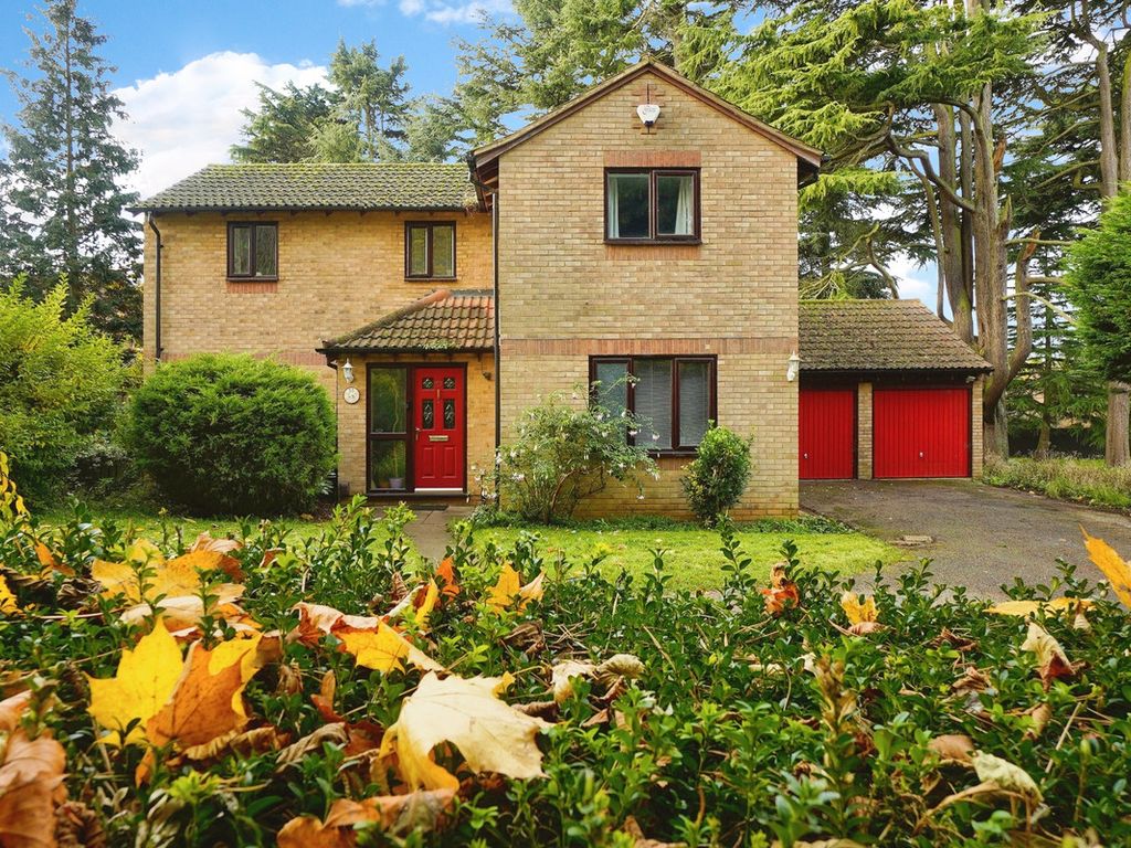 4 bed detached house for sale in Pine Ridge, Northampton NN3, £310,000