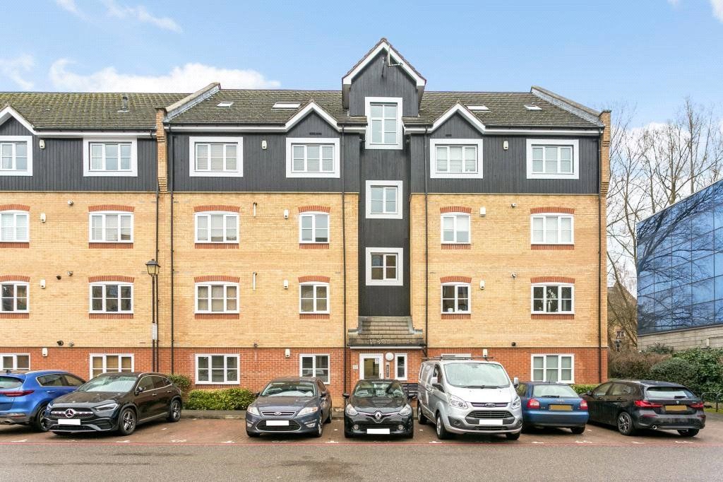 2 bed flat to rent in Longman Court, Stationers Place, Hemel Hempstead