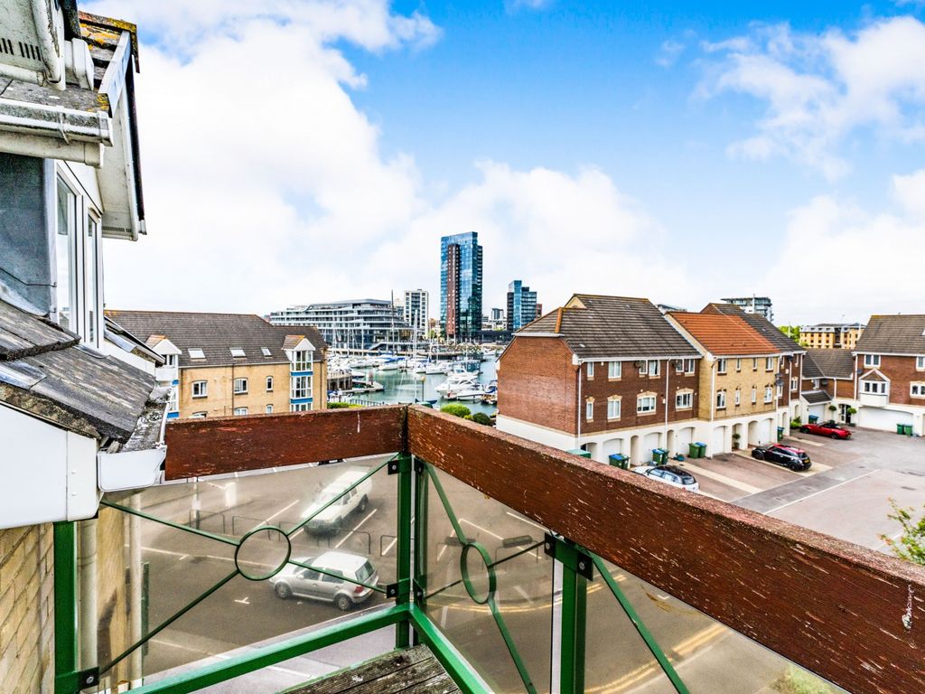 2 bed flat to rent in Pacific Close, Ocean Village, Southampton SO14, £1,000 pcm Zoopla