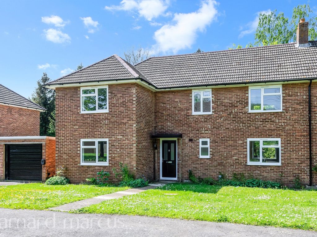 4 bed semidetached house for sale in Mouchotte Close, Biggin Hill