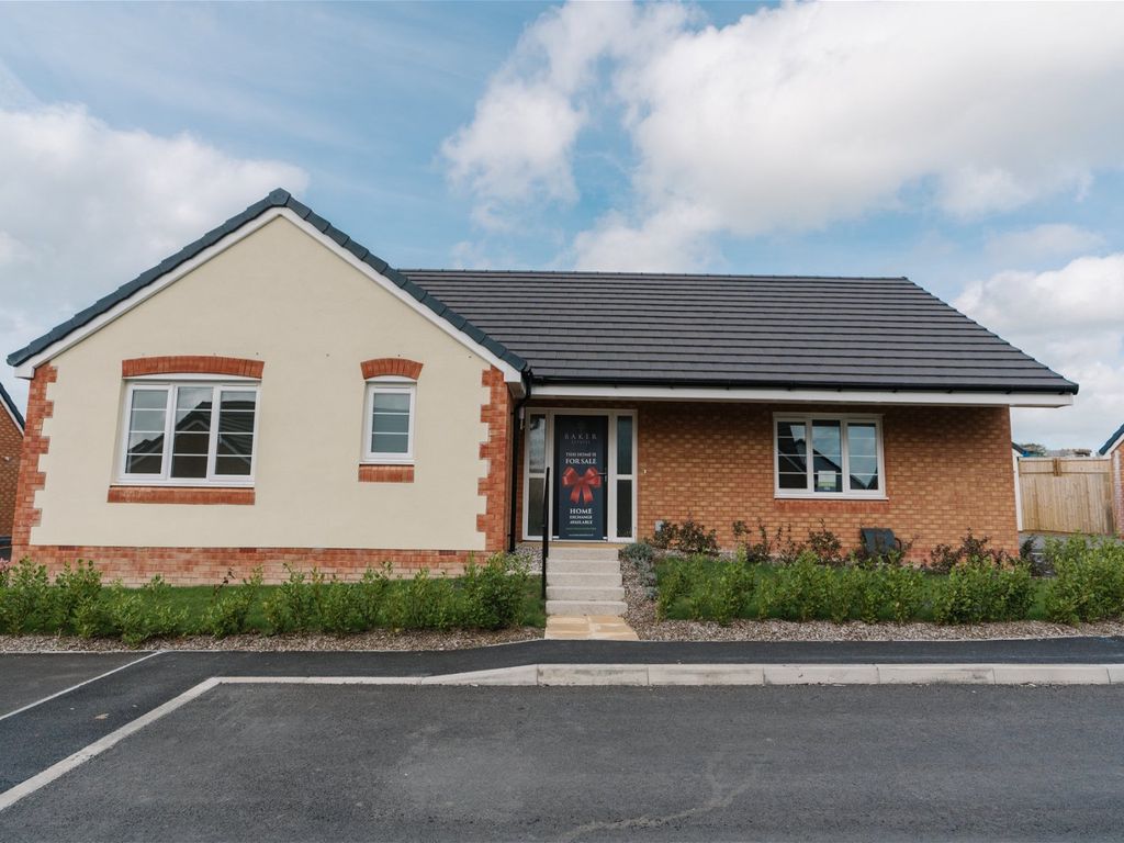 New home, 3 bed bungalow for sale in Closewool Grove, South Molton EX36
