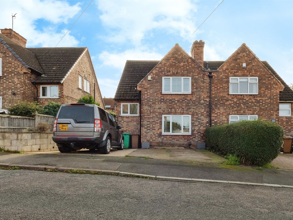 3 bed semidetached house for sale in Staunton Drive, Nottingham NG5, £