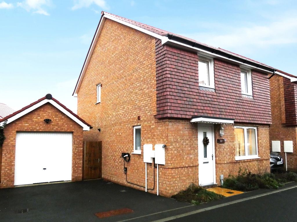 4 bed detached house for sale in Rowlands Way, Basingstoke, Hampshire RG24, £480,000 Zoopla