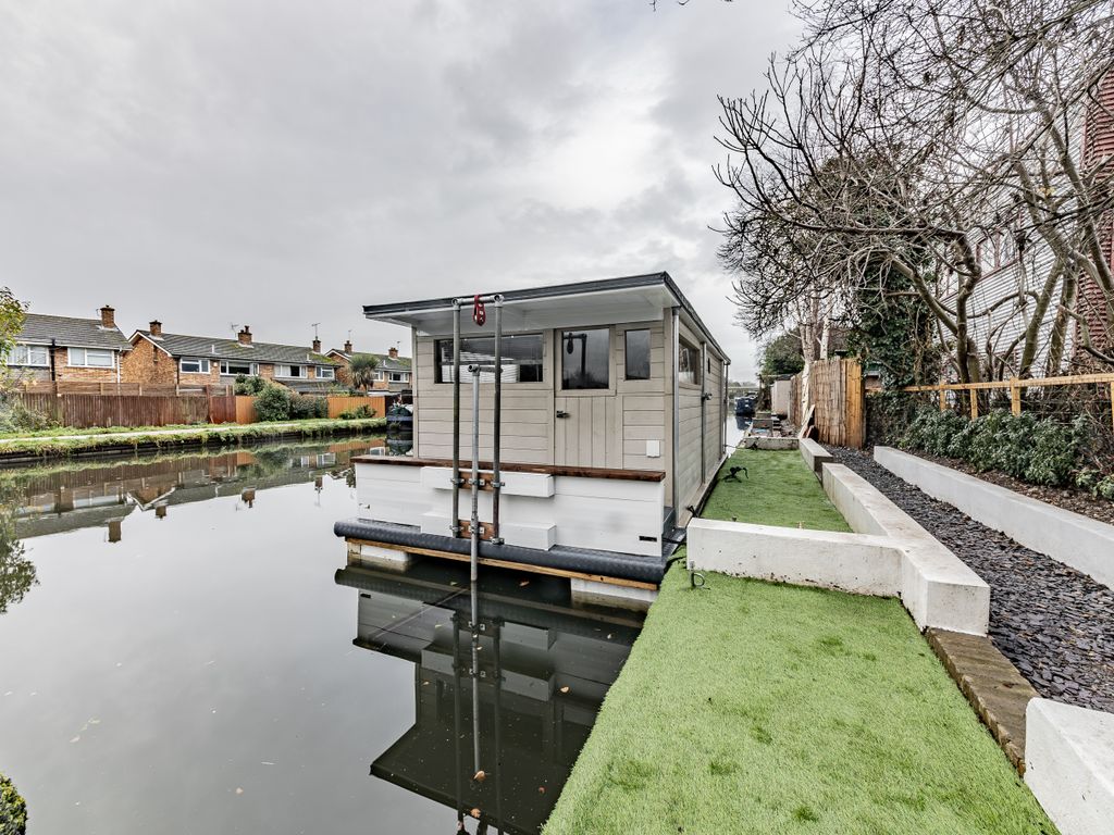 New home, 1 bed houseboat for sale in Waterloo Road, Uxbridge UB8, £200,000 Zoopla