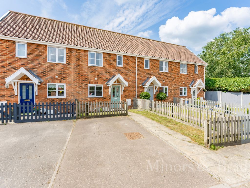 3 bed terraced house for sale in Chestnut Close, Swardeston, Norwich