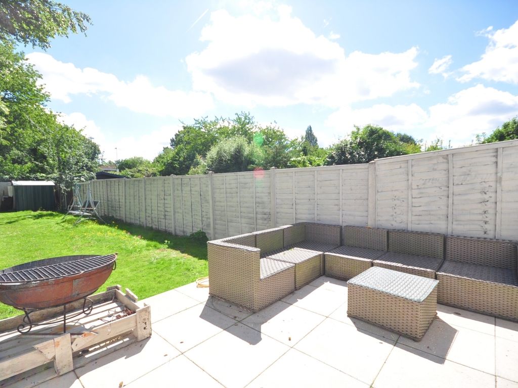 3 bed terraced house to rent in Station Avenue, West Ewell, Epsom KT19