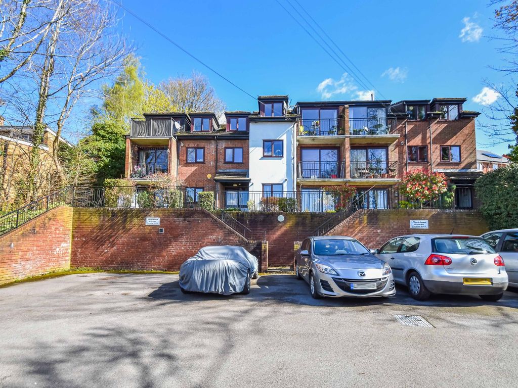 2 bed flat for sale in Hospital Hill, Chesham HP5 Zoopla