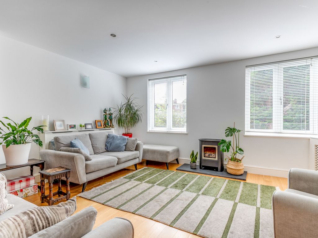 Meadow Place, Edensor Road, London W4