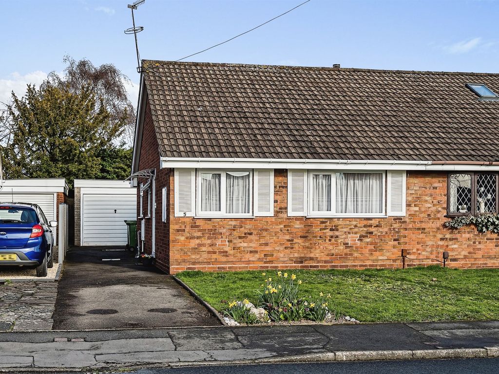 2 bed semidetached bungalow for sale in Argyle Close, Wordsley