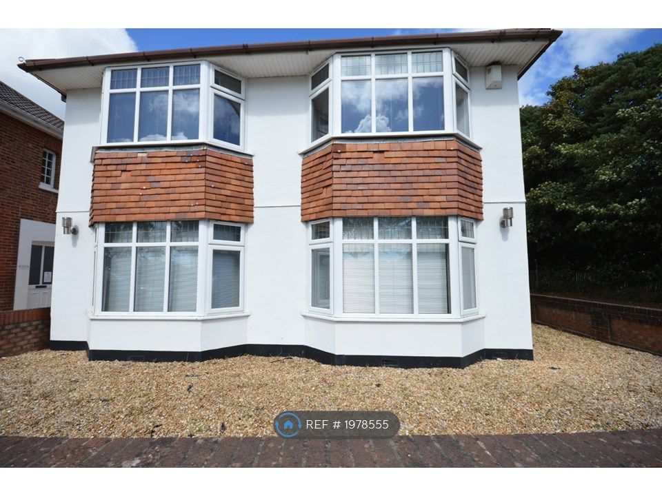 Studio to rent in Alton Road, Bournemouth BH10, £670 pcm Zoopla