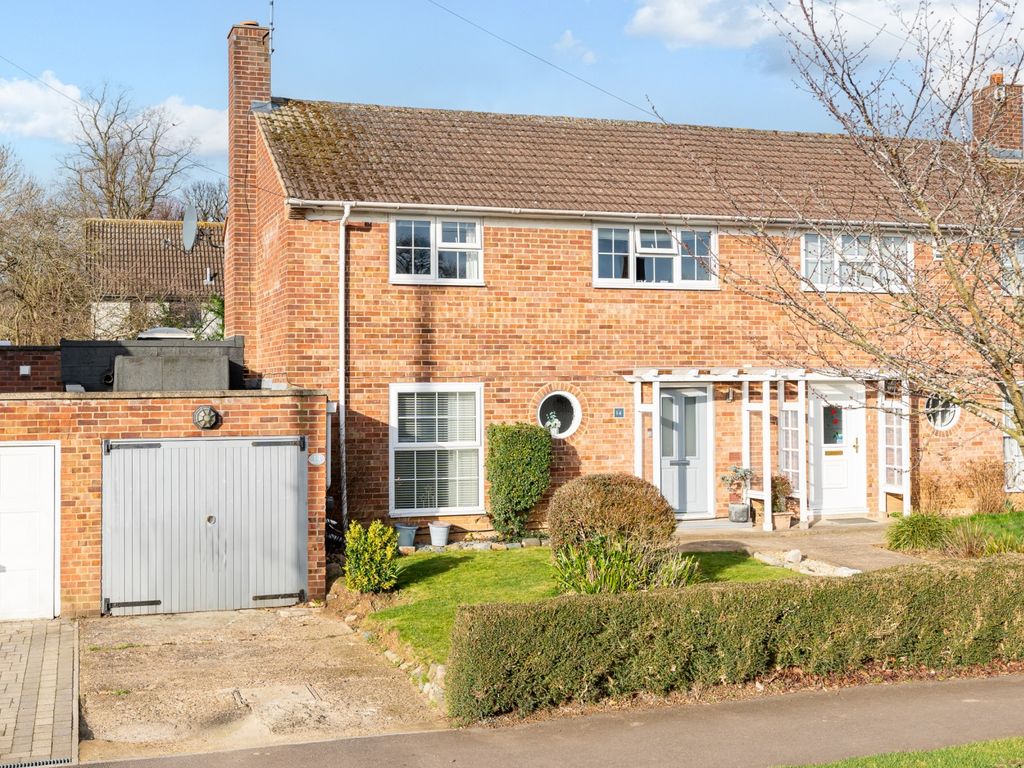 4 bed semidetached house for sale in Moorlands, Welwyn Garden City