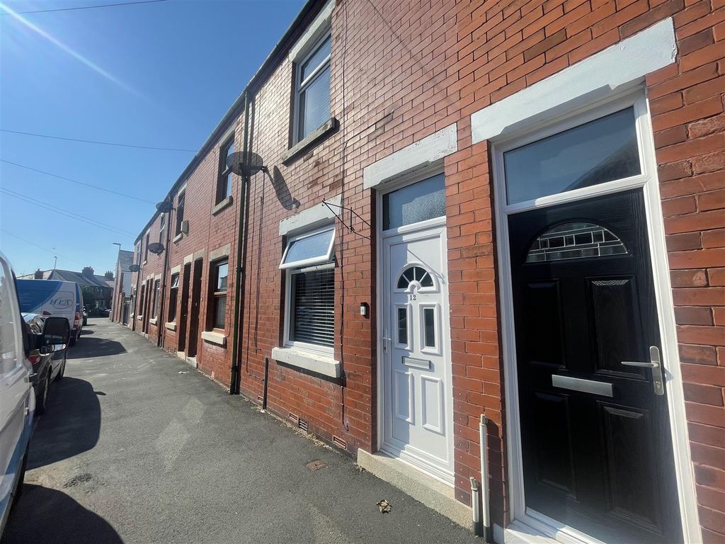 2 bed terraced house for sale in Rathlyn Avenue, Blackpool FY3 Zoopla