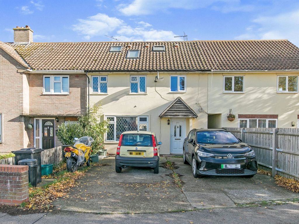 6 bed semidetached house for sale in Gloucester Avenue, Colchester CO2