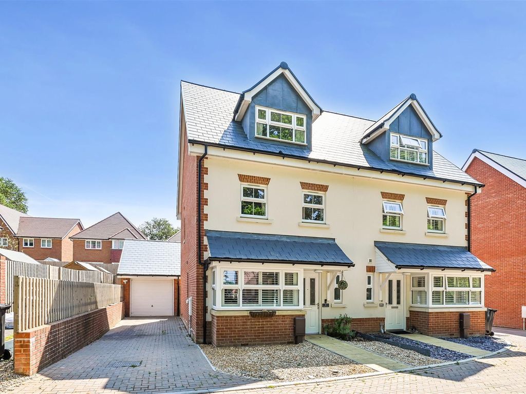 4 bed semidetached house for sale in Gardiner Walk, Waterlooville PO8 Zoopla