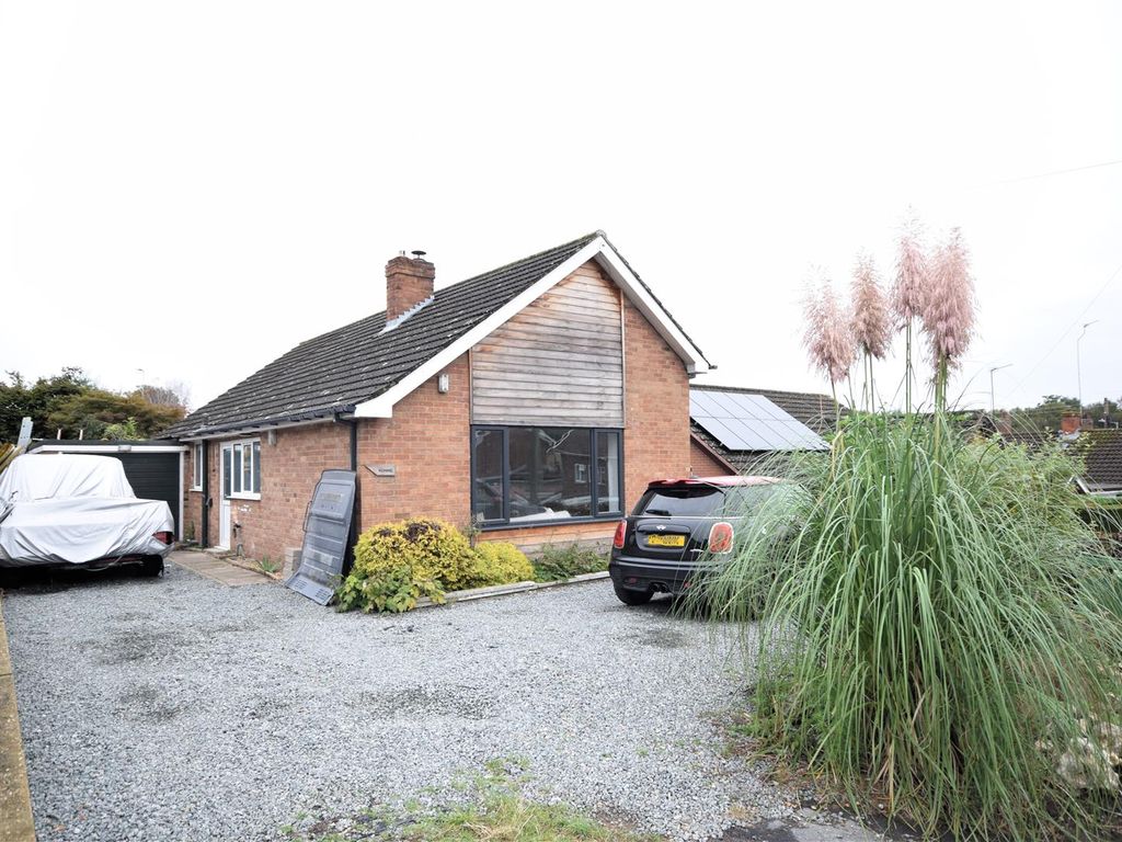 3 bed detached bungalow for sale in Tower Hill, Costessey, Norwich NR8