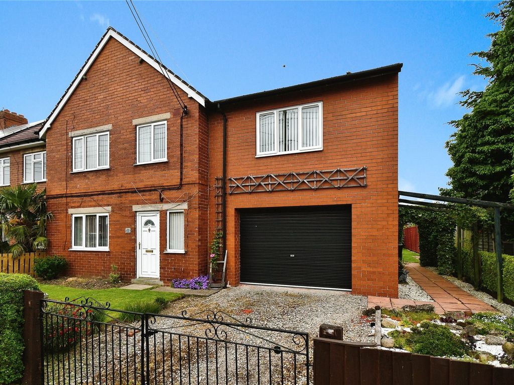 4 bed end terrace house for sale in Ingsgarth, Pickering, North