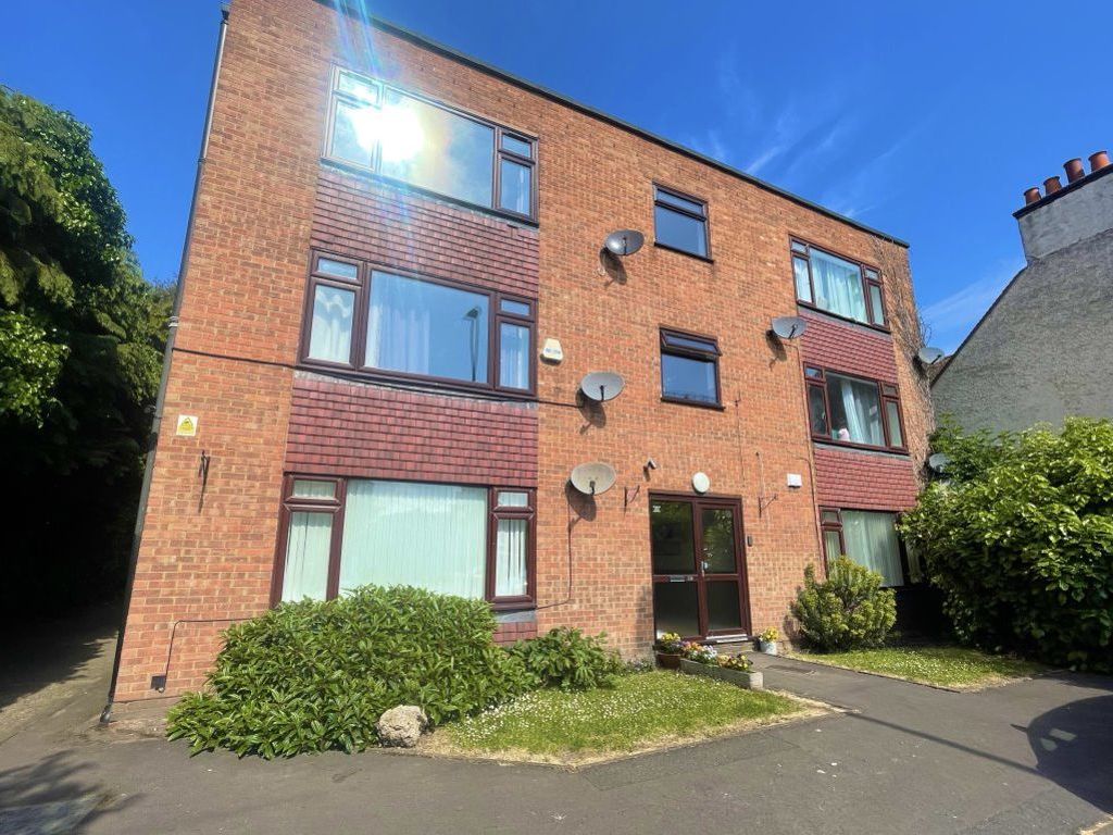 2 bed flat to rent in Windsor Road, Slough SL1, £1,400 pcm Zoopla
