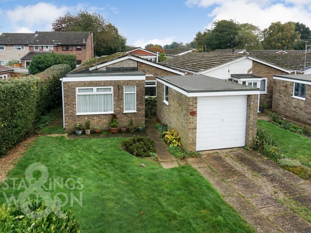 3 bed detached bungalow for sale in St. Laurence Avenue, Brundall