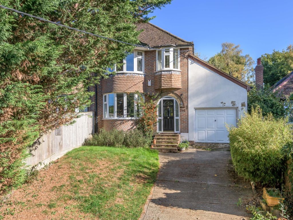 4 bed semidetached house for sale in Dunstable Road, Studham