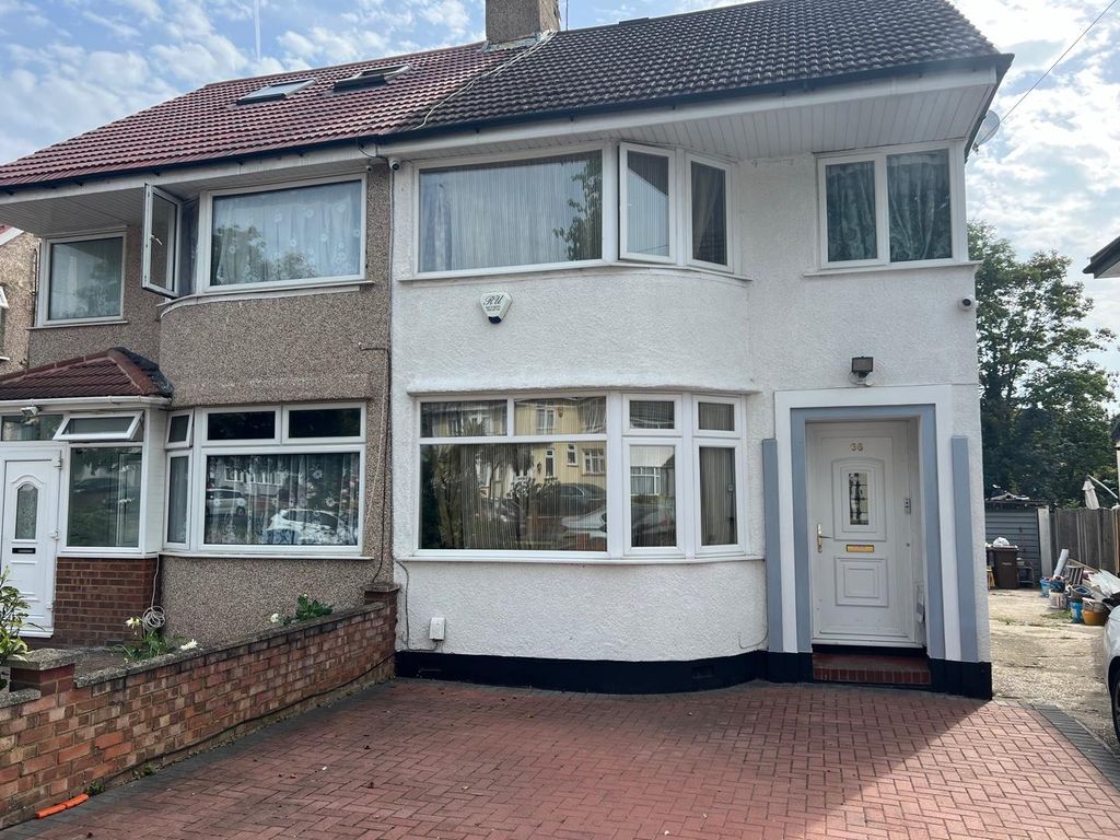 4 bed semidetached house to rent in Felbridge Avenue, Stanmore HA7, £