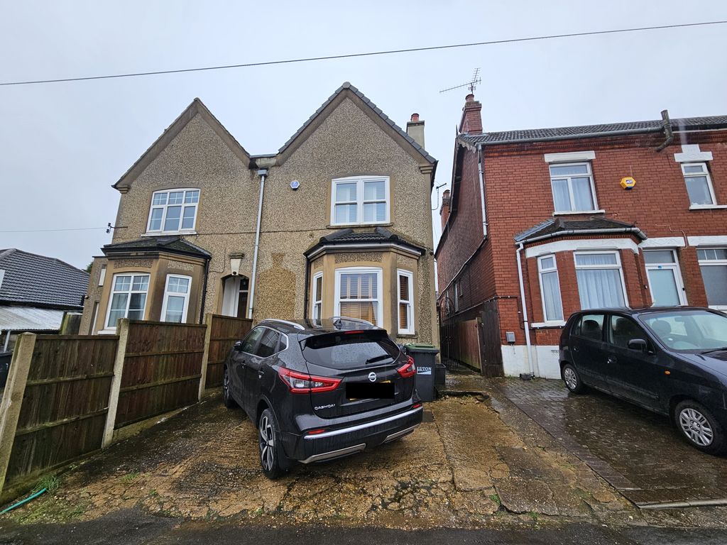 3 bed property to rent in Marsh Road, Leagrave, Luton LU3, £1,550 pcm