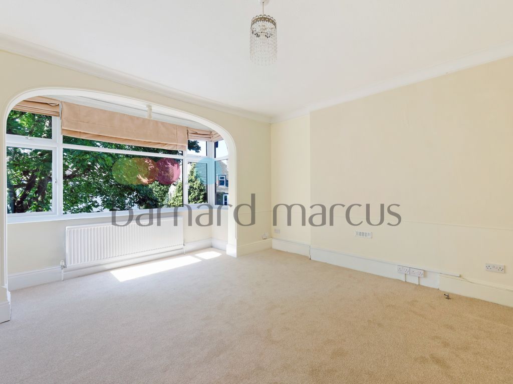 2 bed flat to rent in Mayfield Road, Sanderstead, South Croydon CR2, £