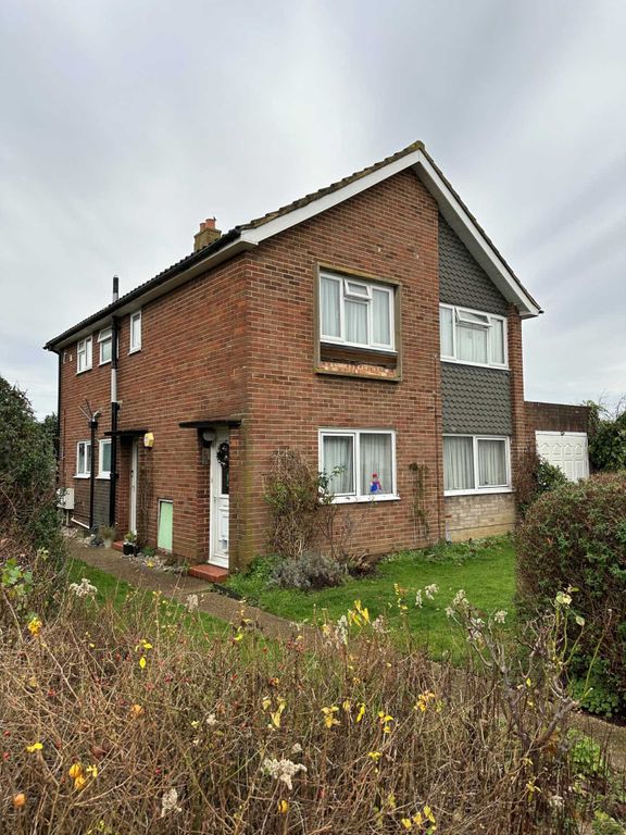 Room to rent in Carnforth Close, Epsom KT19, £625 pcm Zoopla