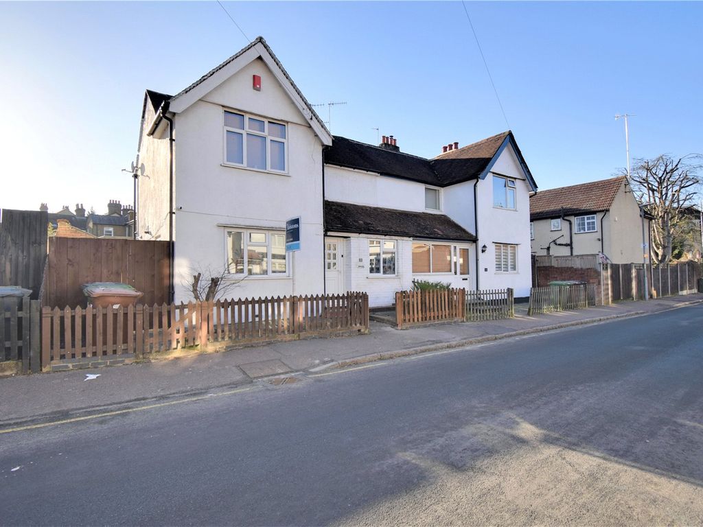 3 bed semidetached house to rent in Vale Road, Bushey, Hertfordshire