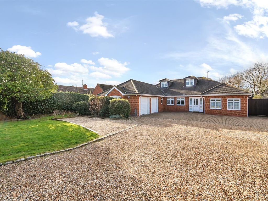 5 bed detached house for sale in New Road, Reading RG10, £