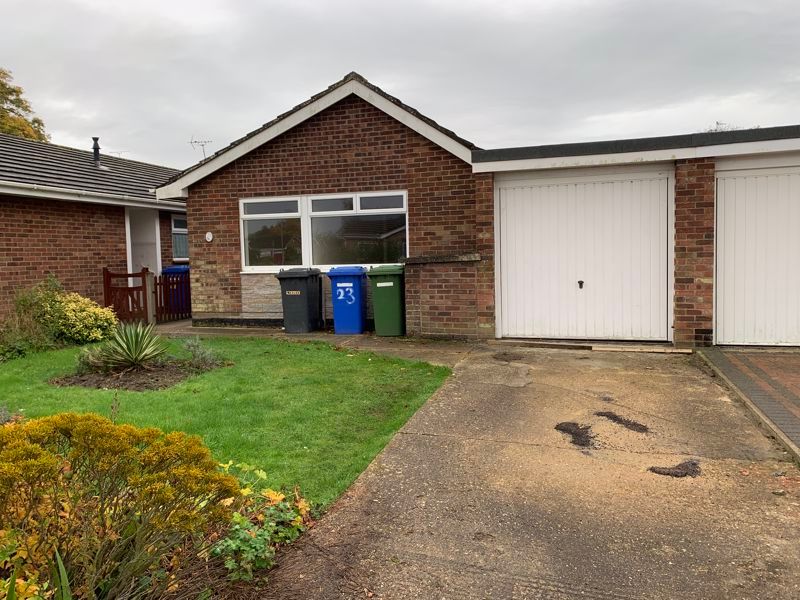 2 bed detached bungalow to rent in Whitton Close, Lowestoft NR33, £895