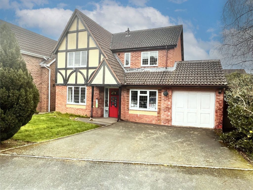 4 bed detached house for sale in Erdington Close, Shawbury, Shrewsbury
