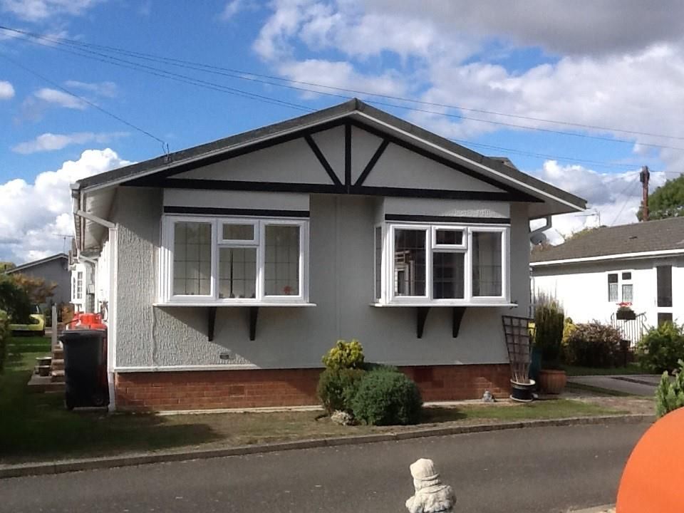 2 bed mobile/park home for sale in Toads Acre, Longstanton, Cambridge