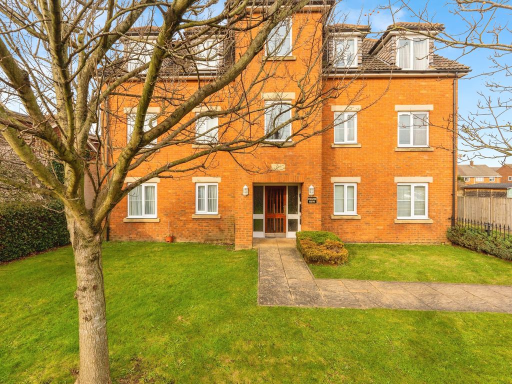 2 bed flat for sale in High Street, Luton LU4, £250,000 Zoopla