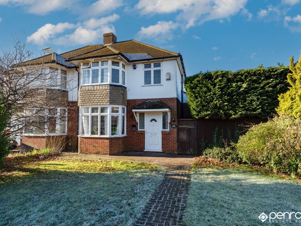 3 bed semidetached house for sale in Swifts Green Road, Luton