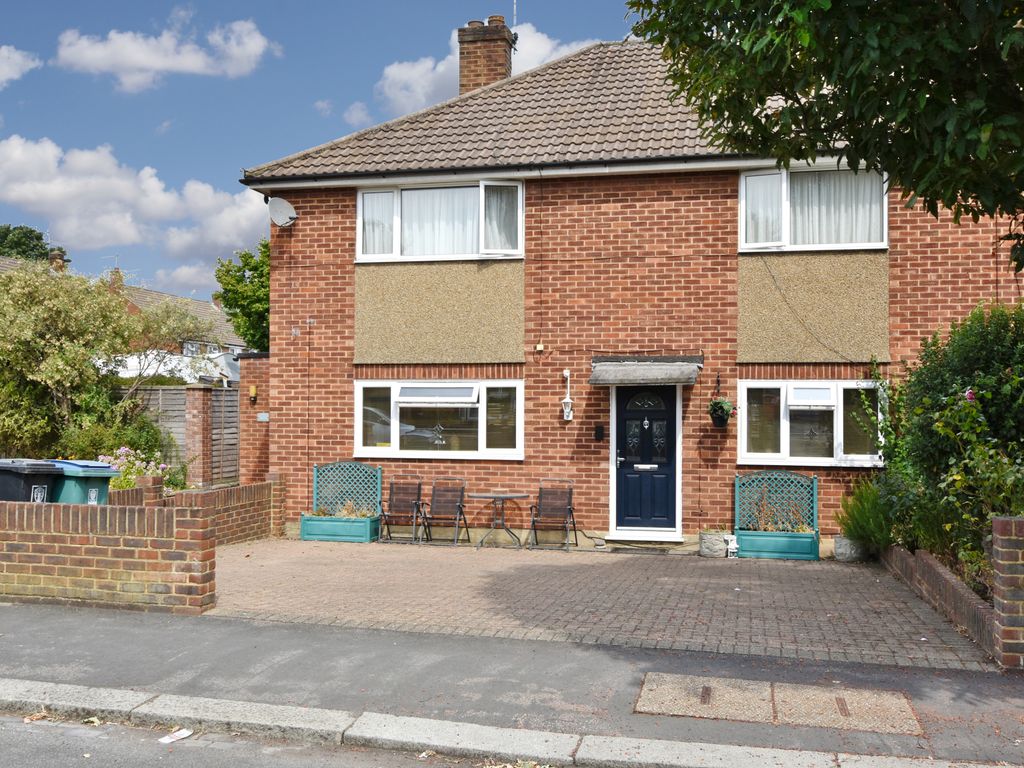 2 bed for sale in Biddenham Court, First Avenue, Watford