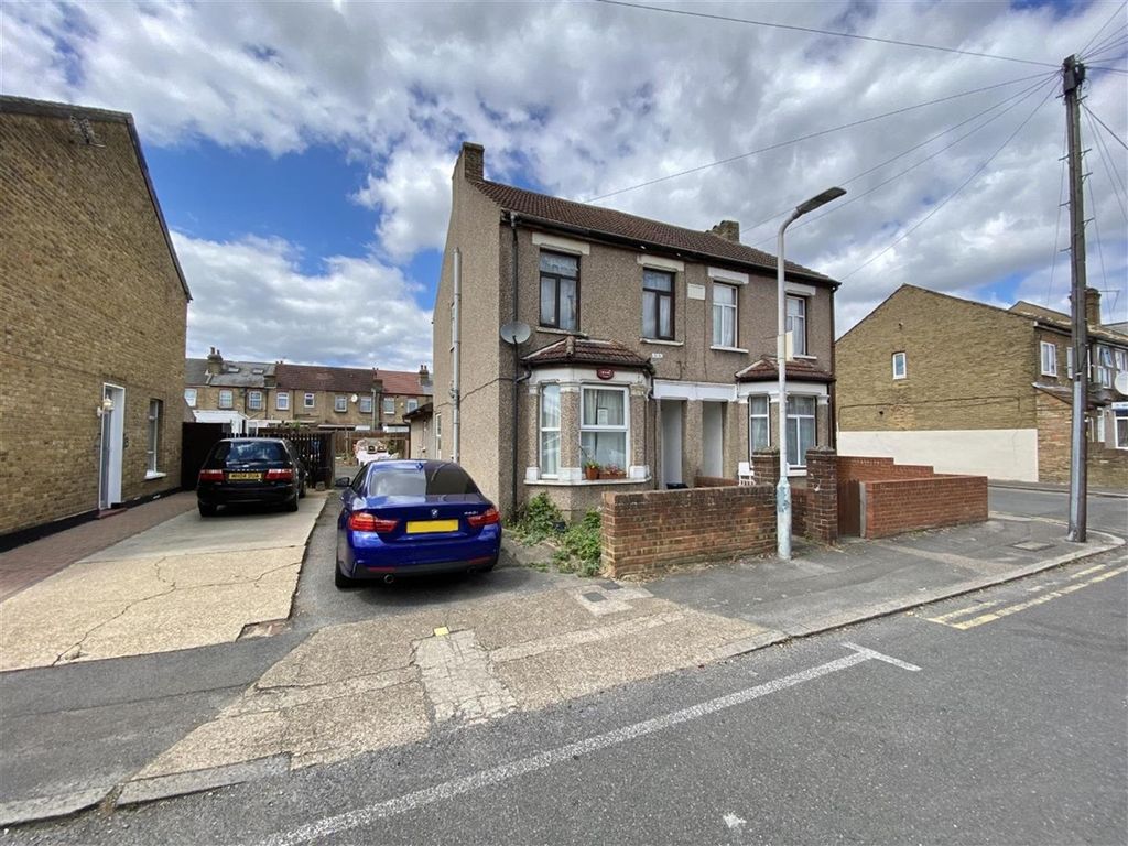 2 bed to rent in Cromwell Road, Hayes, Middlesex UB3 Zoopla