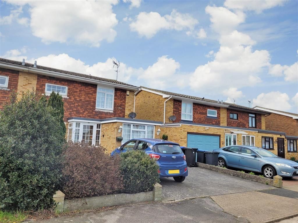 4 bed semidetached house for sale in Cornwall Road, Greenhill, Herne