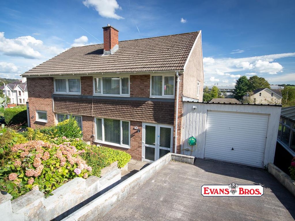 3 bed property for sale in Hafod Cwnin, Carmarthen SA31, £210,000 Zoopla