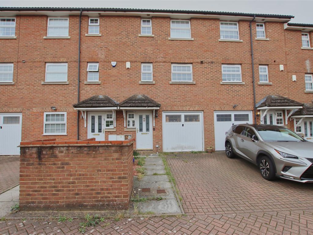 3 bed town house for sale in Kensington Way, Borehamwood WD6, £540,000