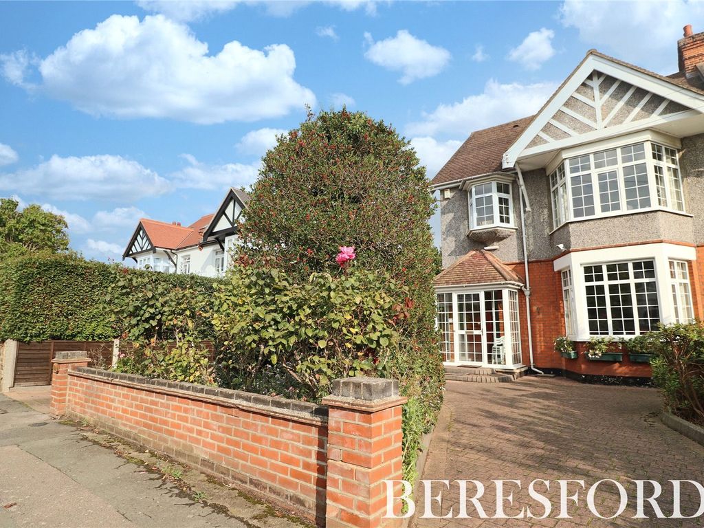 Courtenay Gardens, Upminster RM14  