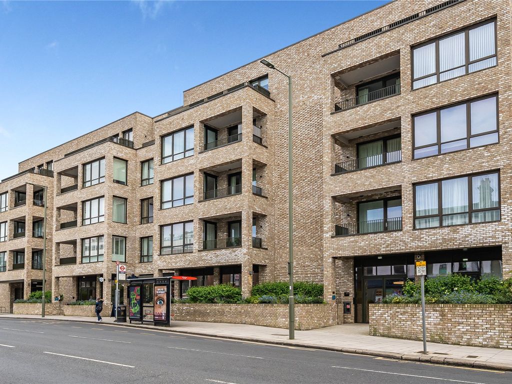 2 bed flat for sale in Oakleigh Road North, London N20, £700,000 Zoopla