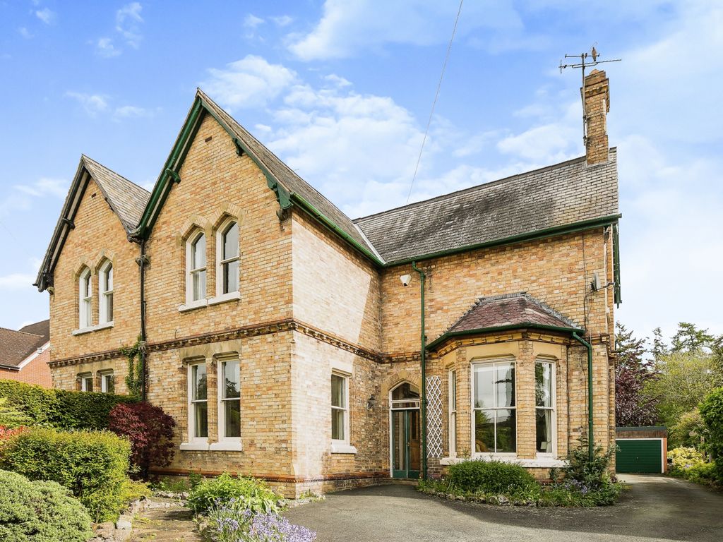 5 bed semidetached house for sale in Weston Lane, Oswestry, Shropshire