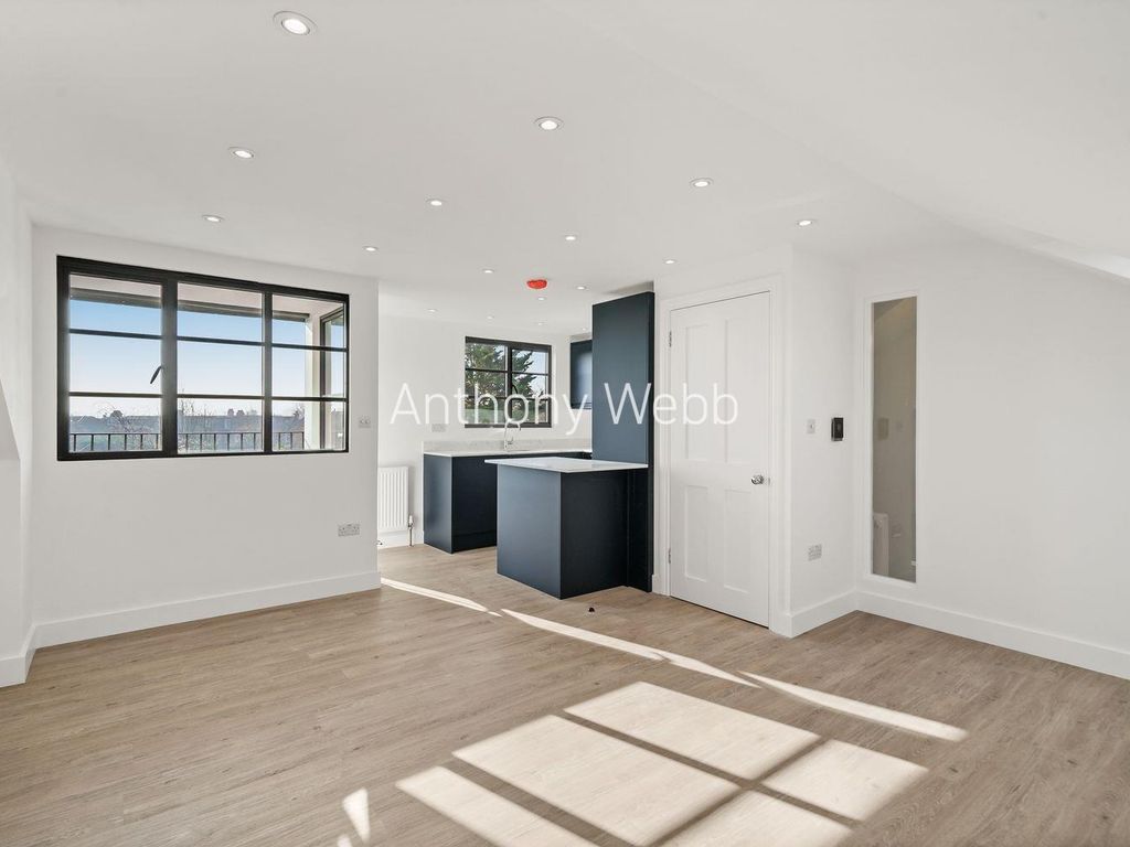 3 bed flat to rent in Park Avenue, Palmers Green, London N13 Zoopla