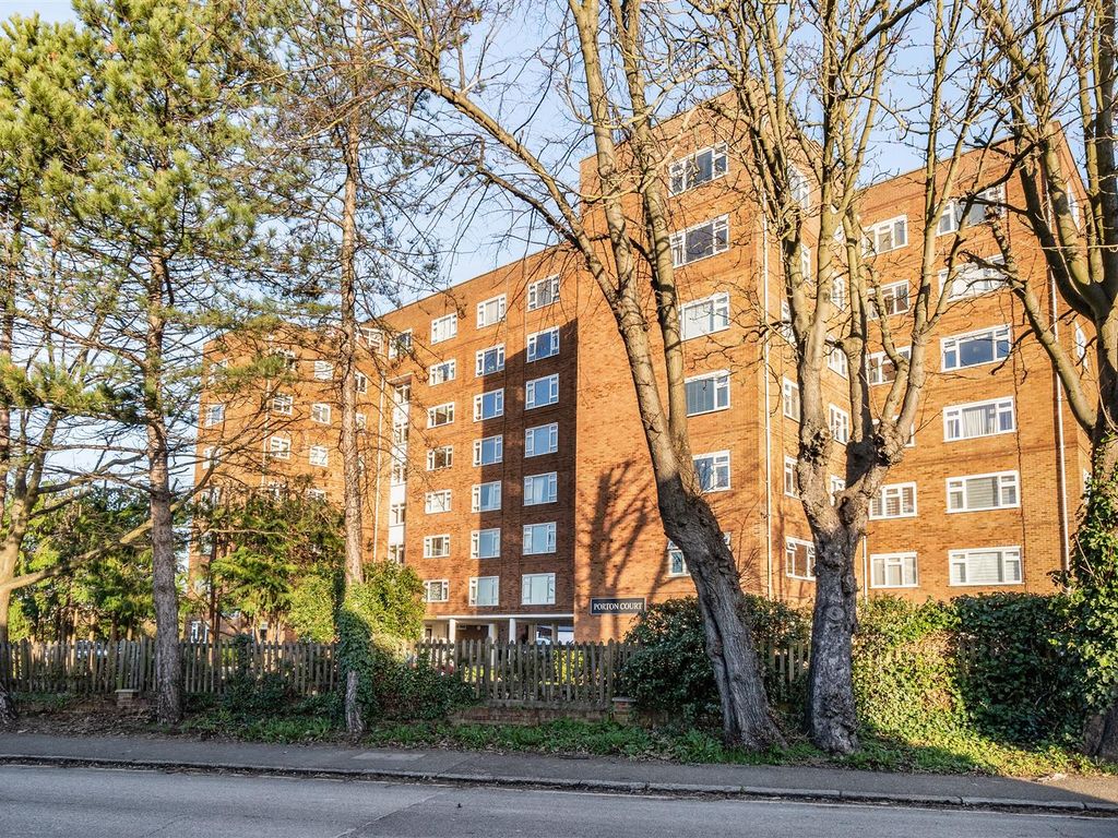 2 bed flat for sale in Portsmouth Road, Surbiton KT6, £435,000 Zoopla