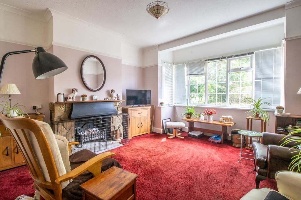 2 bed flat for sale in Royston Avenue, SouthendOnSea SS2, £165,000