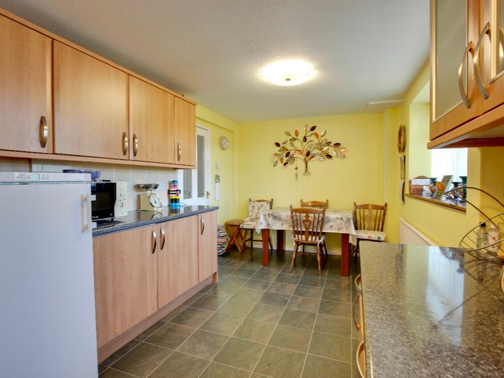 3 bed semidetached house for sale in Waycross Road, Cranham, Upminster